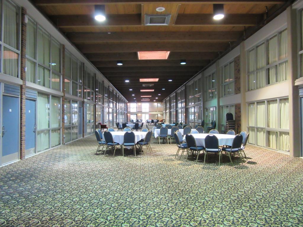 هاتشينسون Atrium Hotel & Conference Center المظهر الخارجي الصورة